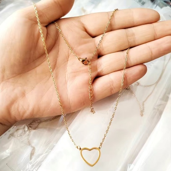 Dainty heart necklace - Picture 7 of 8